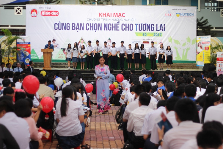 Quang cảnh buổi lễ khai mạc "Cùng bạn chọn nghề tương lai" lần 10