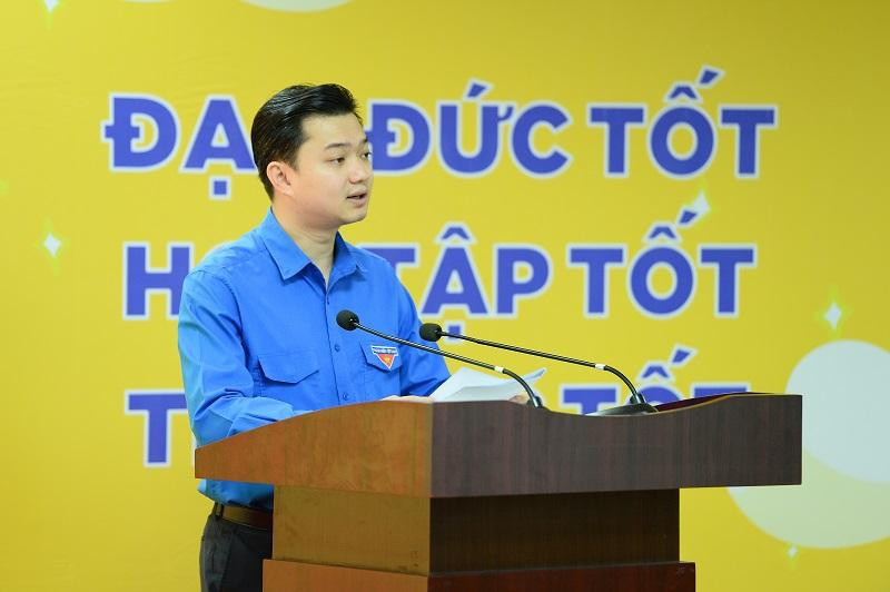 Bí thư Trung ương Đoàn, Chủ tịch Hội Sinh viên Việt Nam Nguyễn Minh Triết. Bí thư Trung ương Đoàn, Chủ tịch Hội Sinh viên Việt Nam Nguyễn Minh Triết.