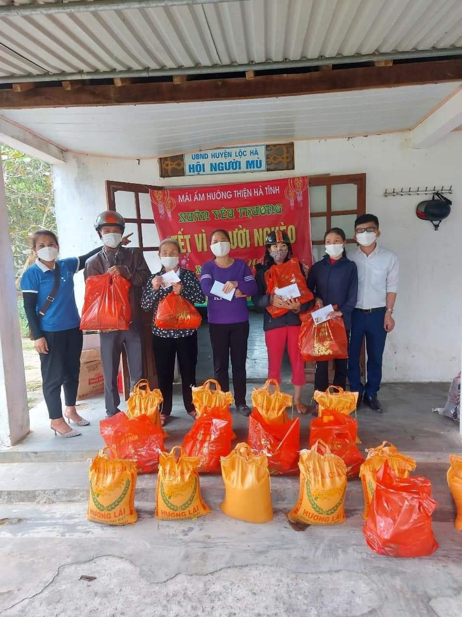 Chương trình tặng quà cho hộ nghèo tại Hà Tĩnh