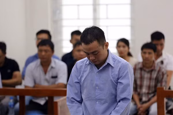 Bố mẹ vợ ở Hà Nội khóc xin tòa nhẹ tay với chàng rể giết con gái