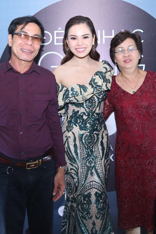 ho-ngoc-ha-sanh-dieu-den-chuc-mung-giang-hong-ngoc-8