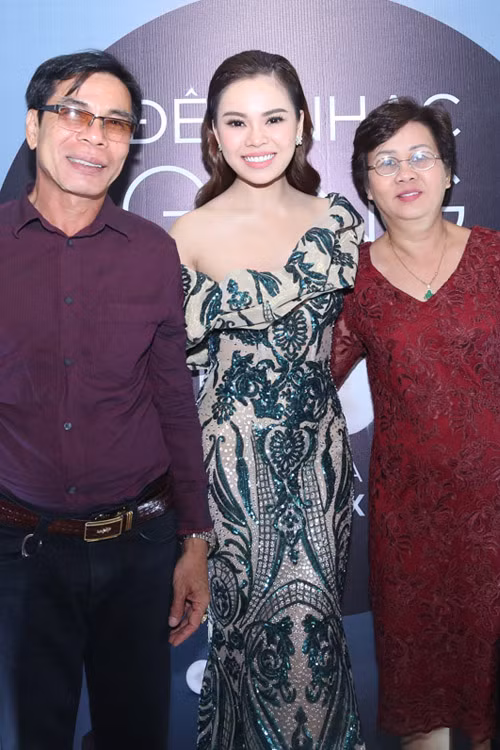 ho-ngoc-ha-sanh-dieu-den-chuc-mung-giang-hong-ngoc-8