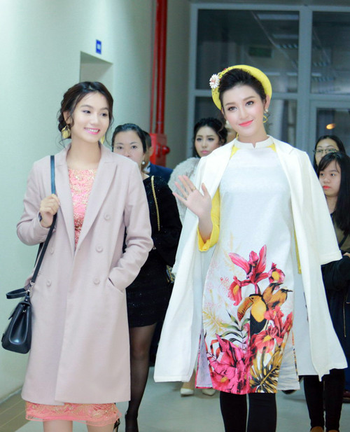 huyen-my-bat-taxi-di-an-dem-sau-khi-chay-show-1