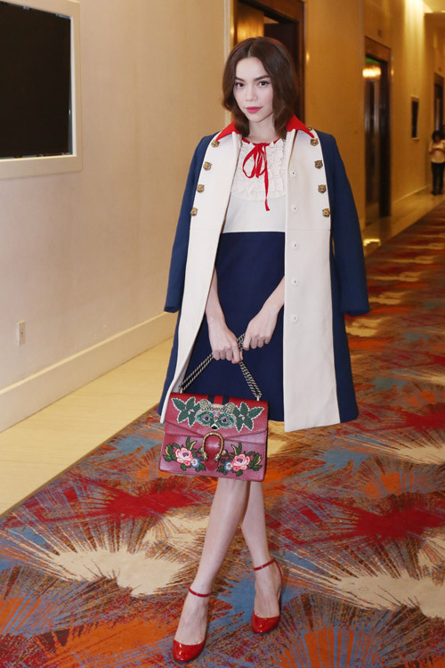 ho-ngoc-ha-sanh-dieu-den-chuc-mung-giang-hong-ngoc