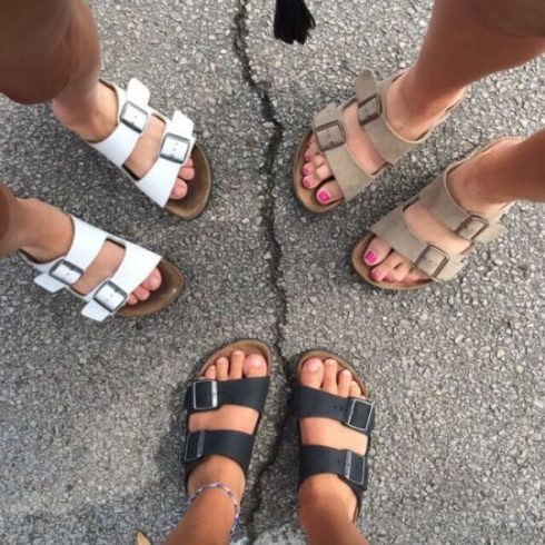 Mách bạn chọn các kiểu giày sandal nữ hot nhất hiện nay ảnh 10 buckle-sandal-2-490x490