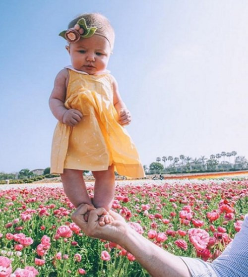 Bộ ảnh cô nhóc 1 tuổi tạo dáng cực đáng yêu cùng bố ảnh 4 Bộ ảnh cô nhóc 1 tuổi tạo dáng cực đáng yêu cùng bố ảnh 4