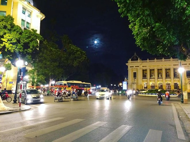 Dân mạng đồng loạt chia sẻ ảnh siêu trăng tại Việt Nam hình ảnh 6 Dan mang dong loat chia se anh sieu trang tai Viet Nam hinh anh 6