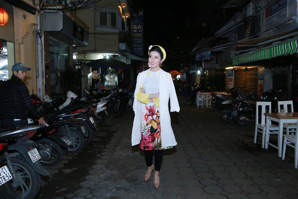 huyen-my-bat-taxi-di-an-dem-sau-khi-chay-show-6