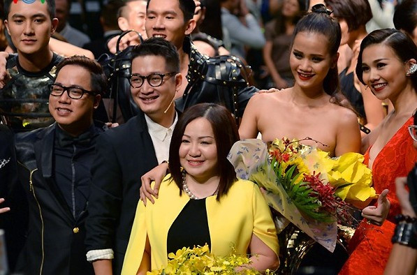 Chân dung người phụ nữ quyền lực của BeU trong vụ lùm xùm hot nhất làng mẫu ảnh 4