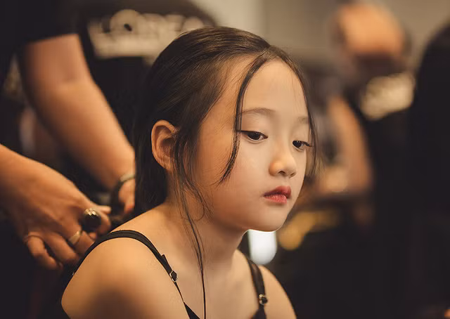  Về chuyện bé Bảo Anh có “nghệ danh” do cư dân mạng đặt là tiểu Châu Tấn, chị Tuyết Anh nói: “Thực ra từ bé đã có rất nhiều người nói với mình rằng con giống nữ diễn viên Châu Tấn, nhưng thực lòng mình cũng không thấy giống lắm. Phải đến khi có một số bài viết về con ghép ảnh thì mình mới thấy cũng hơi hơi giống thôi. Tuy nhiên, khi mọi người gọi con như vậy thì mình cũng thấy vui và thường trêu con là tiểu Châu Chấu. Và cái biệt danh này cũng được nhiều người gọi lắm đấy”. 