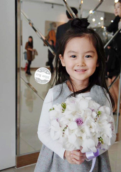 3 bé gái Việt lai Tây siêu đáng yêu có lượng fan áp đảo nghệ sĩ nổi tiếng ảnh 14 3 be gai viet lai tay sieu dang yeu co luong fan ap dao nghe si noi tieng - 15