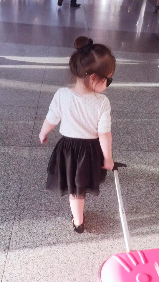 thoi trang san bay khong chiu thua kem sieu sao cua cac nhoc ti sao viet - 3