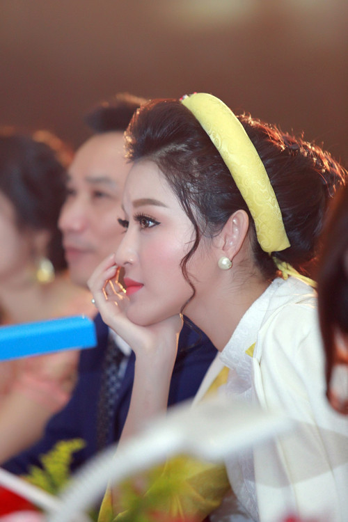 huyen-my-bat-taxi-di-an-dem-sau-khi-chay-show-4