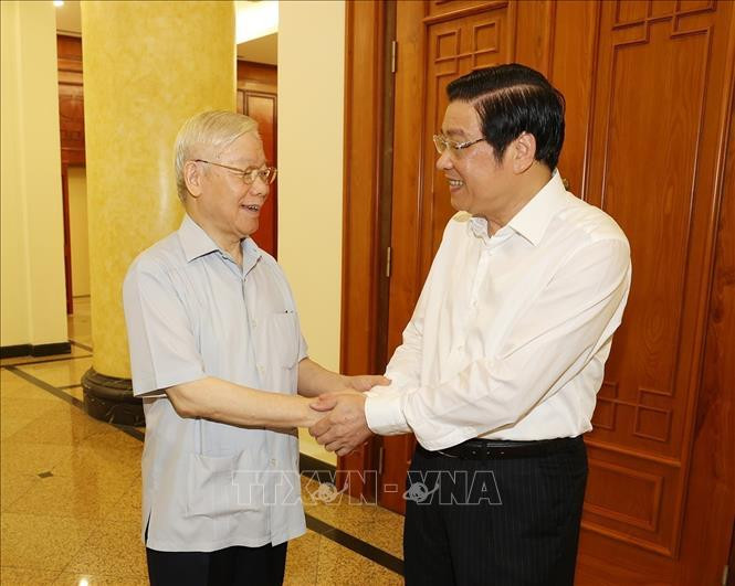 Tổng Bí thư Nguyễn Phú Trọng và đồng chí đồng chí Phan Đình Trạc, Ủy viên Bộ Chính trị, Bí thư Trung ương Đảng, Trưởng Ban Nội chính Trung ương, Phó Trưởng ban Thường trực Ban Chỉ đạo dự cuộc họp. Ảnh: Trí Dũng/TTXVN Tổng Bí thư Nguyễn Phú Trọng và đồng chí đồng chí Phan Đình Trạc, Ủy viên Bộ Chính trị, Bí thư Trung ương Đảng, Trưởng Ban Nội chính Trung ương, Phó Trưởng ban Thường trực Ban Chỉ đạo dự cuộc họp. Ảnh: Trí Dũng/TTXVN