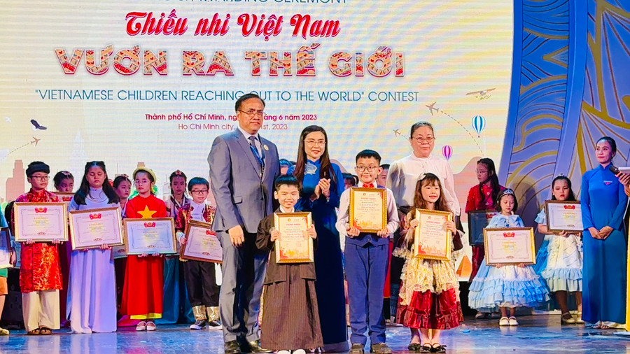 Nhóm 3 học sinh ở Cần Thơ đã xuất sắc đạt giải Nhì tại cuộc thi.