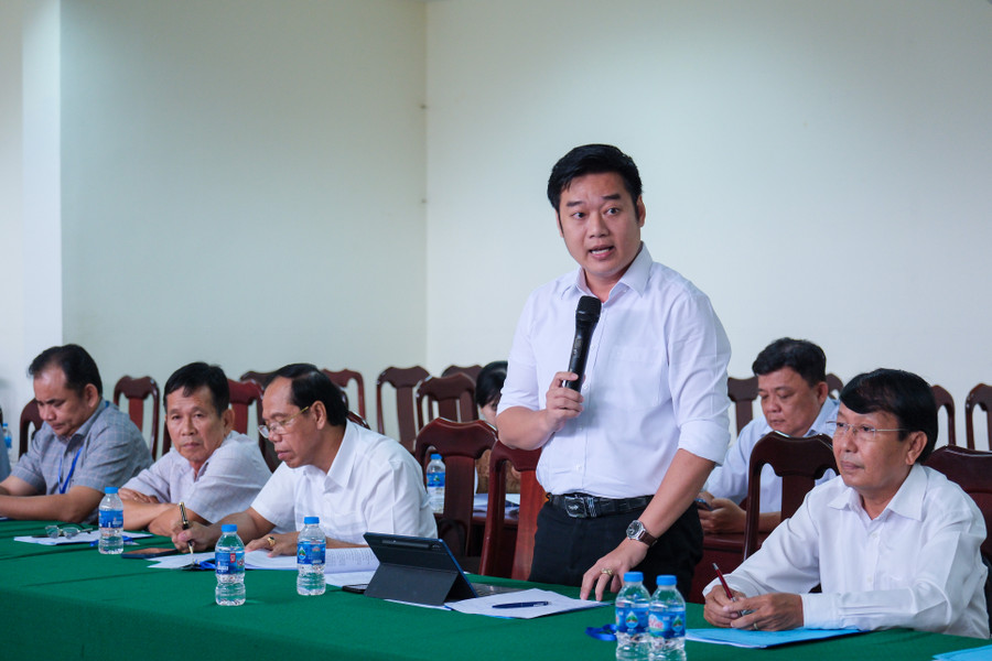 Thành viên ban chỉ đạo chia sẻ tại hội nghị.