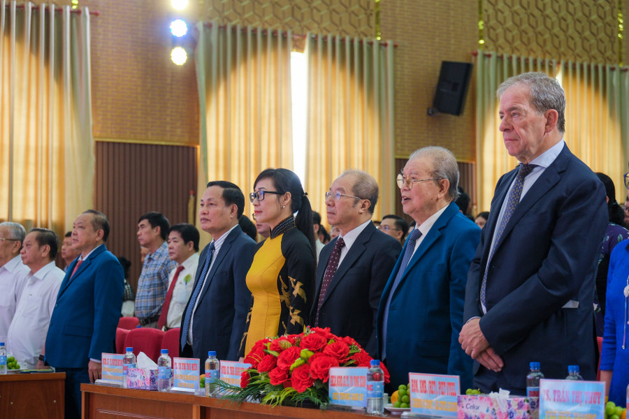 Đại biểu tham dự buổi lễ. Đại biểu tham dự buổi lễ.