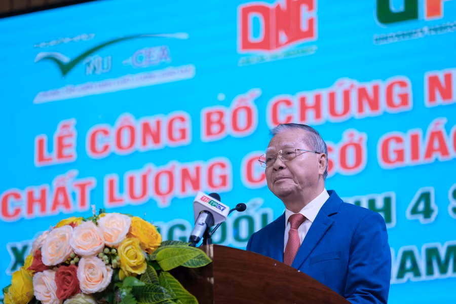 TS. Nguyễn Văn Quang - Hiệu trưởng Trường ĐH Nam Cần Thơ chia sẻ tại buổi lễ.