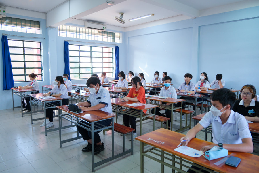 Quang cảnh thí sinh tại phòng thi của điểm thi Trường THPT Thực hành sư phạm - ĐH Cần Thơ. Quang cảnh thí sinh tại phòng thi của điểm thi Trường THPT Thực hành sư phạm - ĐH Cần Thơ.