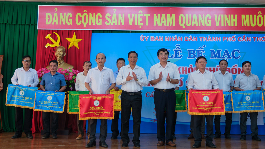 Giải nhất toàn đoàn thuộc về Phòng GD&ĐT huyện Phong Điền và Trường THPT Thới Lai. Giải nhất toàn đoàn thuộc về Phòng GD&ĐT huyện Phong Điền và Trường THPT Thới Lai.