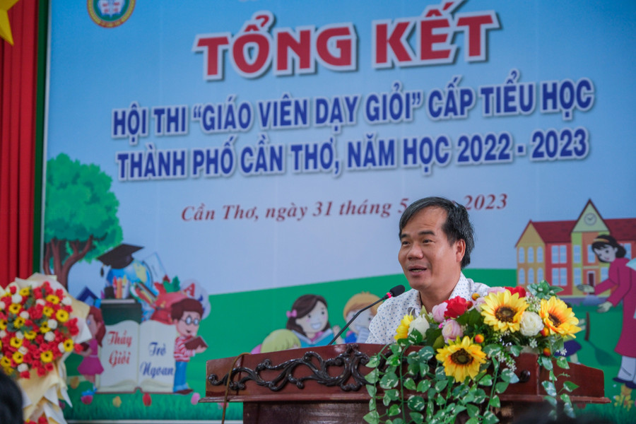 Ông Nguyễn Phúc Tăng, Phó Giám đốc Sở GD&ĐT TP Cần Thơ phát biểu tại buổi lễ. Ông Nguyễn Phúc Tăng, Phó Giám đốc Sở GD&ĐT TP Cần Thơ phát biểu tại buổi lễ.