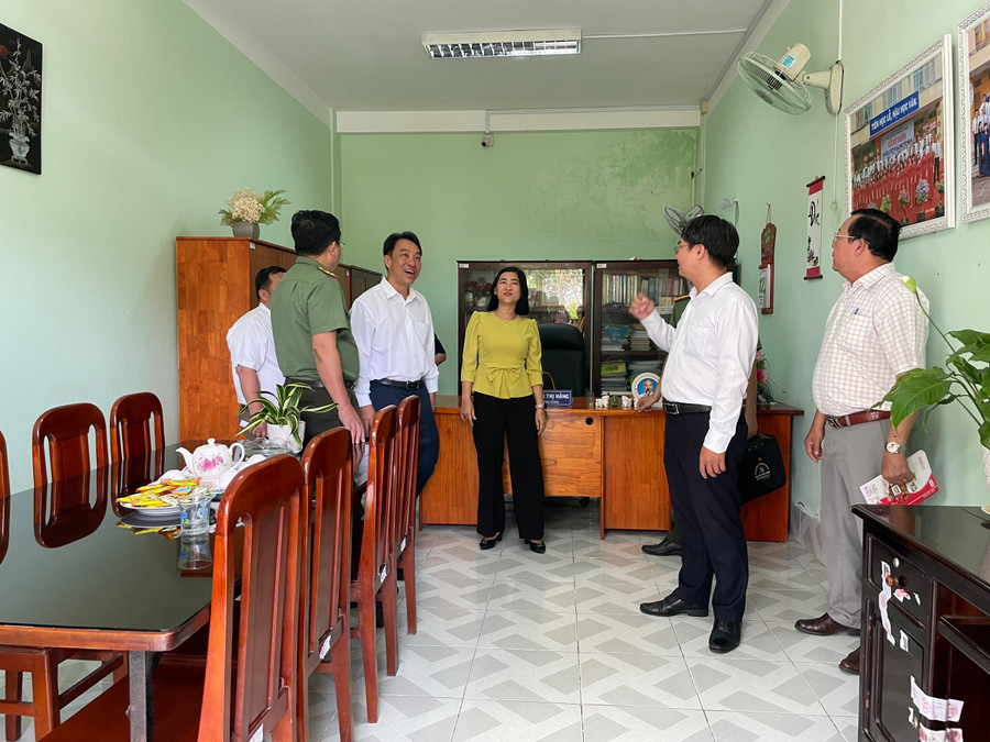 Ông Lữ Quang Ngời, Chủ tịch UBND tỉnh, Trưởng BCĐ Kỳ thi tốt nghiệp THPT 2023 tỉnh Vĩnh Long yêu cầu đơn vị phối hợp tạo điều kiện, tâm lý thoải mái cho học sinh.