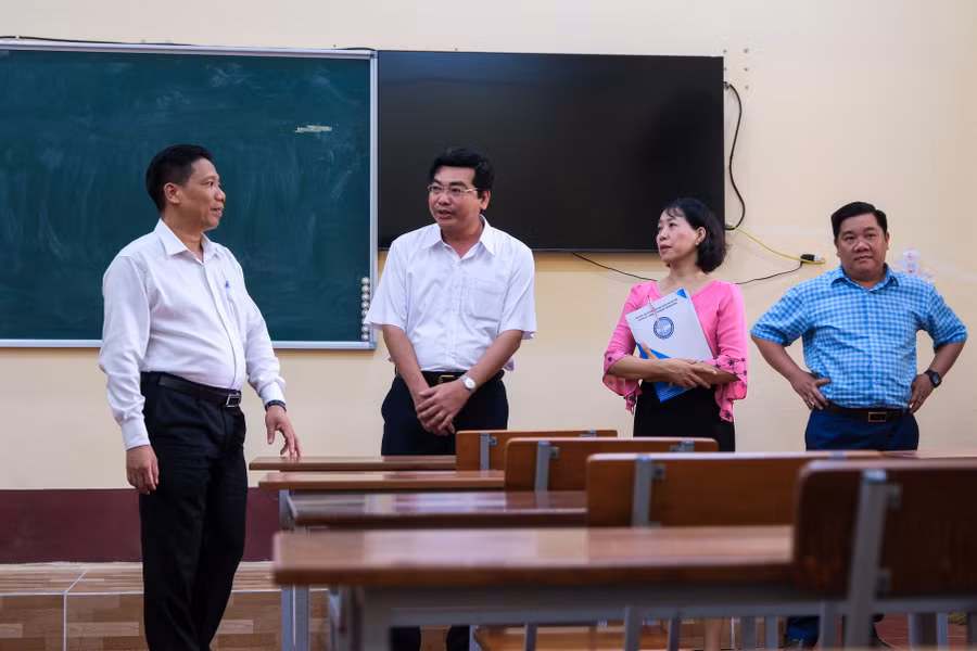 Lãnh đạo thành phố Cần Thơ cùng sở ban ngành kiểm tra công tác chuẩn bị thi tốt nghiệp THPT năm 2023.