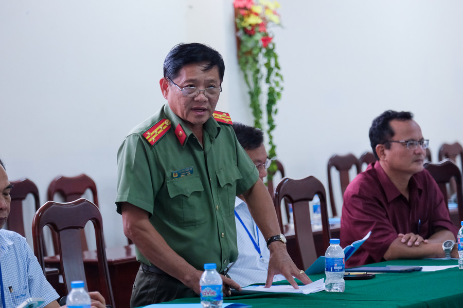 Thành viên ban chỉ đạo chia sẻ tại hội nghị.