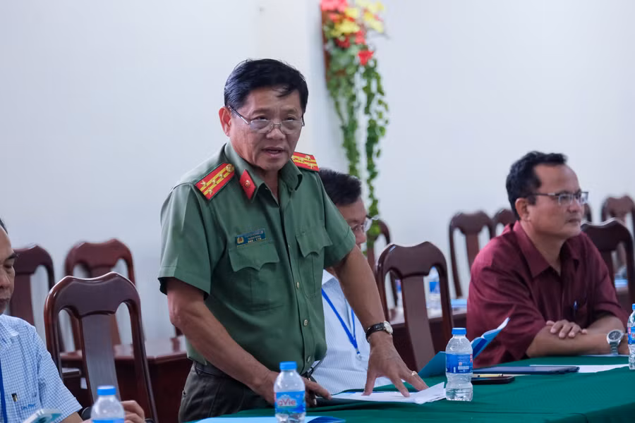 Thành viên ban chỉ đạo chia sẻ tại hội nghị.