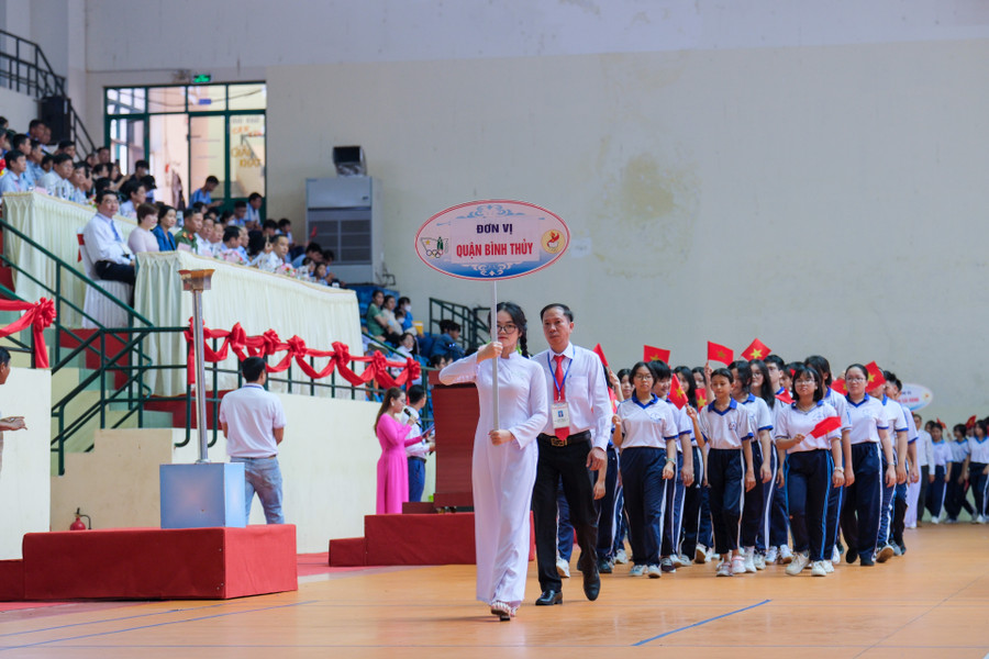 Các đoàn tham gia thi đấu diễu hành tại buổi lễ. Các đoàn tham gia thi đấu diễu hành tại buổi lễ.
