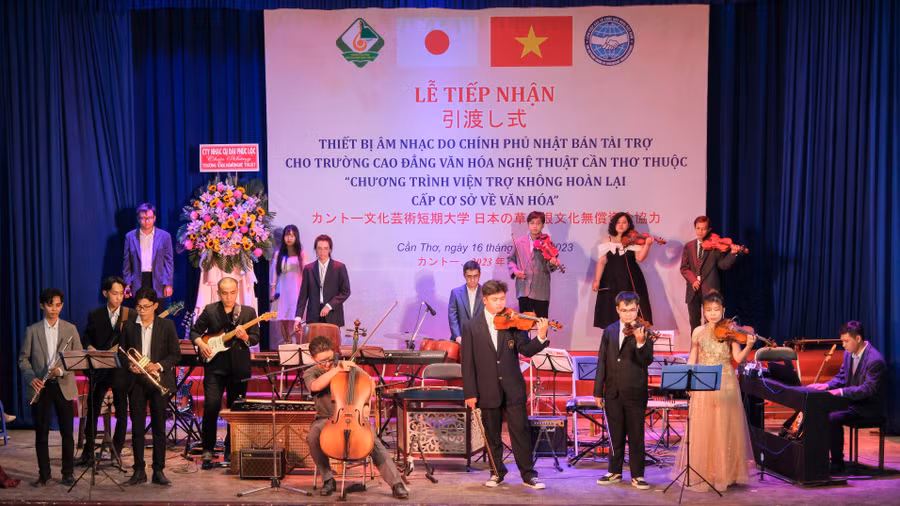 Các tiết mục biểu diễn của sinh viên Trường Cao đẳng Văn hoá Nghệ thuật Cần Thơ.