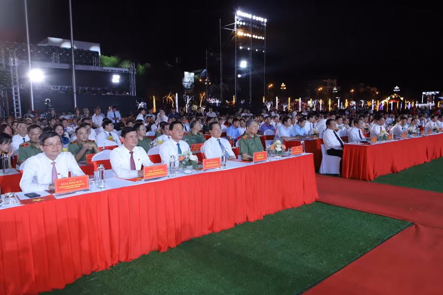 Tham dự tại điểm cầu Thanh Hóa có Đại tướng Tô Lâm - Ủy viên Bộ Chính trị, Bộ trưởng Bộ Công an; ông Nguyễn Xuân Thắng - Ủy viên Bộ Chính trị, Giám đốc Học viện chính trị quốc gia Hồ Chí Minh; ông Lê Minh Khái - Phó Thủ tướng Chính phủ; ông Nguyễn Đức Hải - Phó Chủ tịch Quốc hội; lãnh đạo các tỉnh Thanh Hóa, Ninh Bình, Nghệ An.