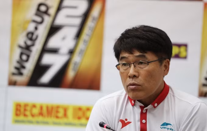 Bình Dương hạ Viettel nhờ bàn thắng tranh cãi