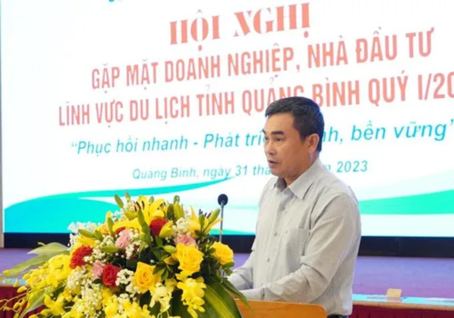 Giám đốc Sở Du lịch Quảng Bình Nguyễn Ngọc Quý phát biểu tại hội nghị. (Ảnh: Anh Tuấn).