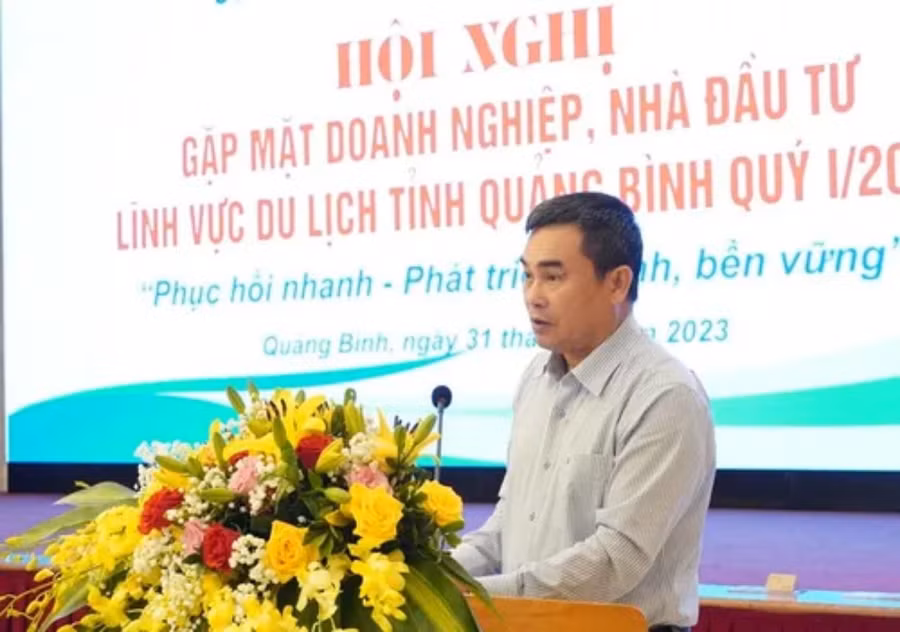 Giám đốc Sở Du lịch Quảng Bình Nguyễn Ngọc Quý phát biểu tại hội nghị. (Ảnh: Anh Tuấn).
