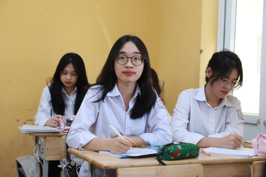 Các em học sinh tập trung ôn luyện chuẩn bị cho kỳ thi quan trọng sắp tới. Các em học sinh tập trung ôn luyện chuẩn bị cho kỳ thi quan trọng sắp tới.