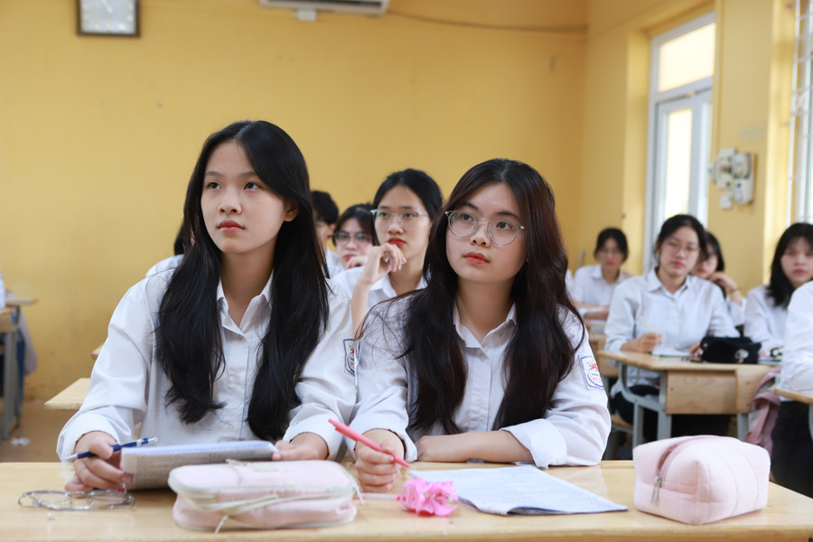 Học sinh Trường THPT Sóc Sơn trong một giờ ôn tập chuẩn bị thi tốt nghiệp THPT năm 2024. Học sinh Trường THPT Sóc Sơn trong một giờ ôn tập chuẩn bị thi tốt nghiệp THPT năm 2024.
