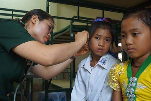 Chăm sóc, hướng dẫn kĩ năng cho học sinh Chăm sóc, hướng dẫn kĩ năng cho học sinh