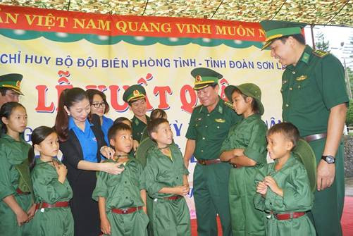 “Học kỳ trong Quân đội” đầu tiên dành cho học sinh người dân tộc thiểu số, có hoàn cảnh đặc biệt khó khăn ở khu vực biên giới trong Chương trình “Nâng bước em tới trường” của BĐBP. “Học kỳ trong Quân đội” đầu tiên dành cho học sinh người dân tộc thiểu số, có hoàn cảnh đặc biệt khó khăn ở khu vực biên giới trong Chương trình “Nâng bước em tới trường” của BĐBP.