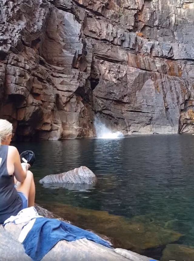 Thích cảm giác mạnh, thanh niên gãy chân vì nhảy thác ảnh 3