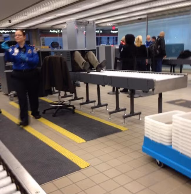 bat gap hinh anh "kho do" o cac san bay tren the gioi hinh anh 15