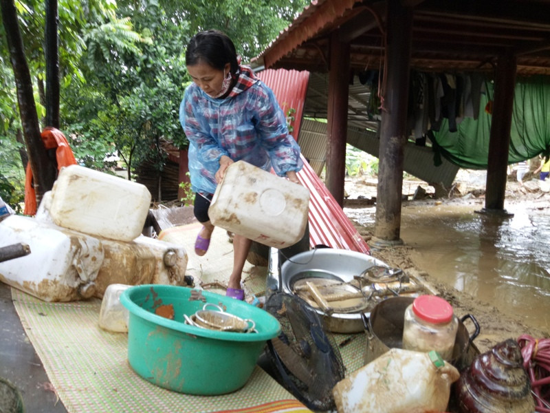 Sau lũ, tài sản của người dân bị hư hỏng nặng. Sau lũ, tài sản của người dân bị hư hỏng nặng.