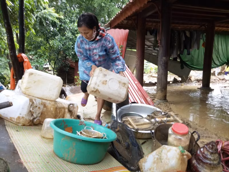Sau lũ, tài sản của người dân bị hư hỏng nặng.