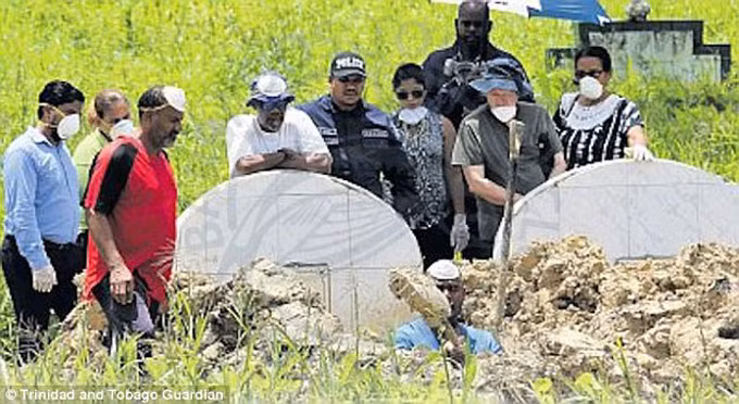 Khai quật mộ người chết vì sợ trang sức bên trong đã bị trộm đánh cắp