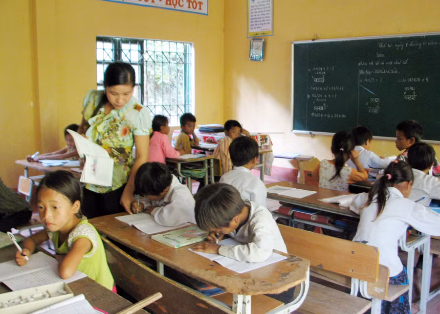 Chuẩn bị tiếng Việt cho trẻ em DTTS đến trường