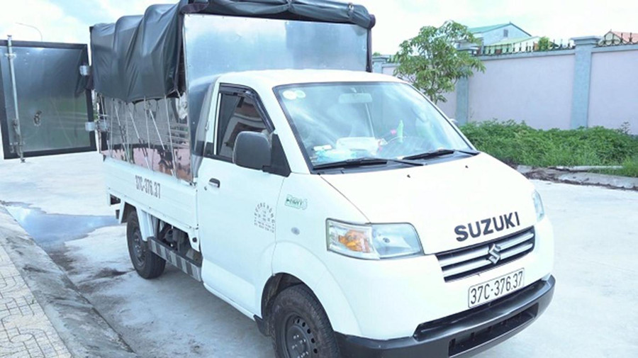 Chiếc xe ô tô tải dùng để thu gom chó sau khi trộm được. Chiếc xe ô tô tải dùng để thu gom chó sau khi trộm được.