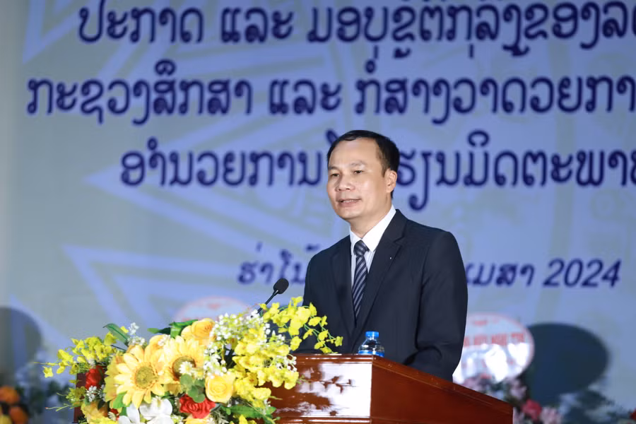 Thầy Lê Phú Thắng - Hiệu trưởng Trường Hữu Nghị T78 phát biểu sau khi nhận quyết định bổ nhiệm lại từ lãnh đạo Bộ GD&amp;ĐT.