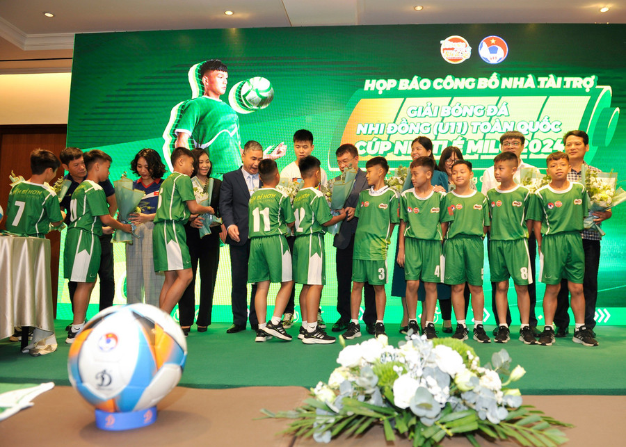 Các cầu thủ nhí U11 sẽ tham dự giải đấu năm nay. Các cầu thủ nhí U11 sẽ tham dự giải đấu năm nay.