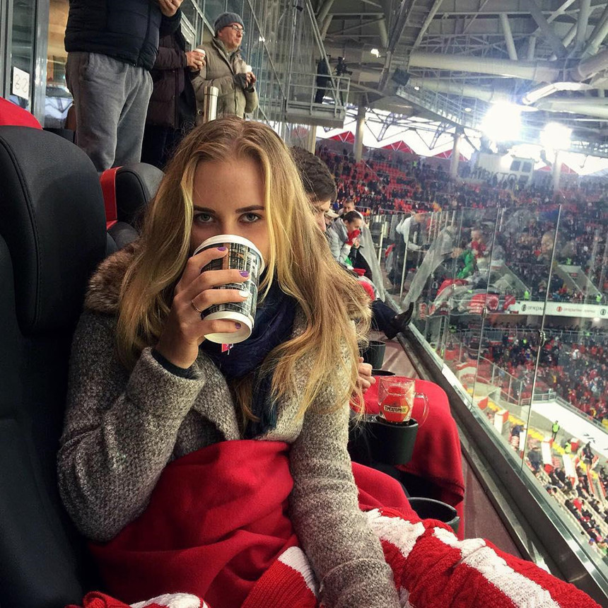 Bên cạnh tình yêu sâu đậm dành cho quần vợt, tay vợt 18 tuổi này còn là một tín đồ của môn thể thao vua. Cô là fan ruột của đội bóng quê hương Spartak Moskva. Tại World Cup 2018, Potapova cũng đến sân để cổ vũ đội tuyển Nga. Bên cạnh tình yêu sâu đậm dành cho quần vợt, tay vợt 18 tuổi này còn là một tín đồ của môn thể thao vua. Cô là fan ruột của đội bóng quê hương Spartak Moskva. Tại World Cup 2018, Potapova cũng đến sân để cổ vũ đội tuyển Nga.