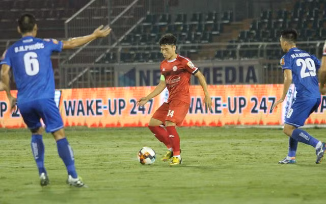 Một trong những tiền vệ trung tâm hay nhất V-League hiện giờ là Đỗ Văn Thuận vắng mặt ở đội tuyển Việt Nam 